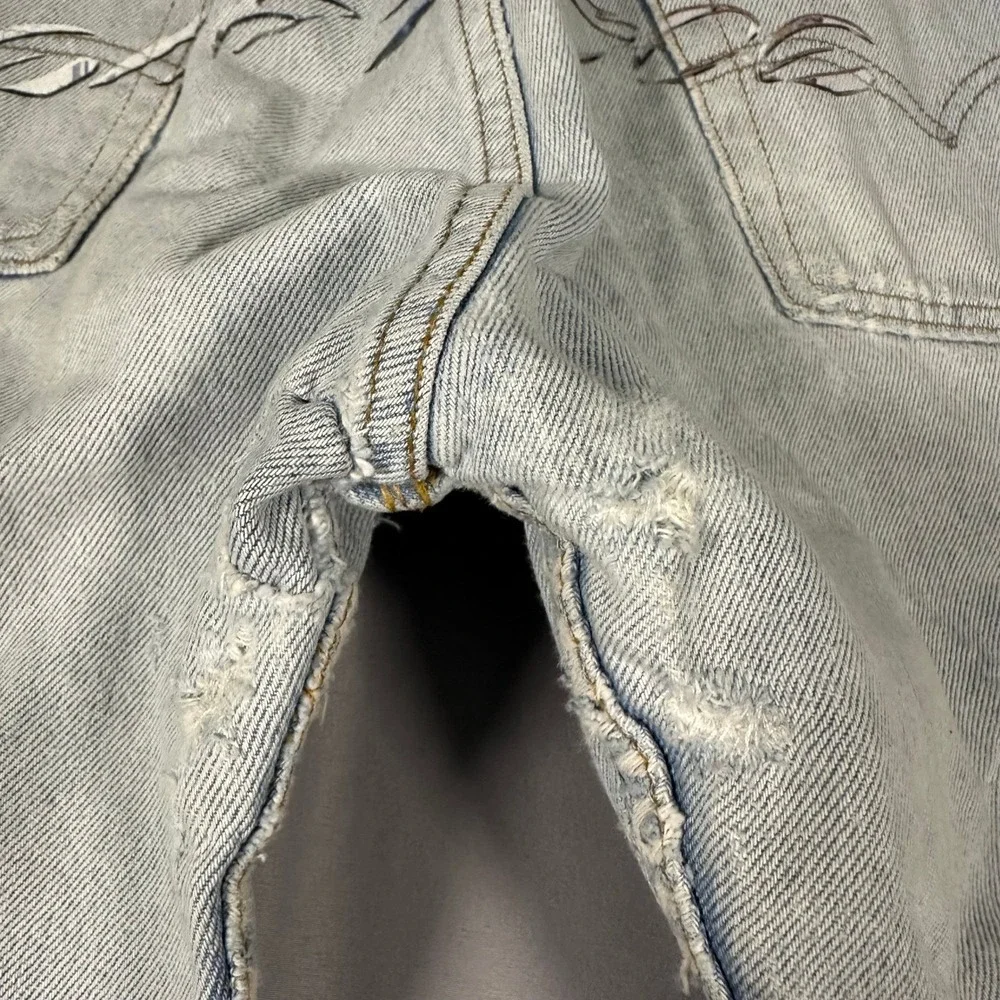 Levis light wash